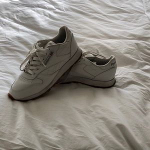 Reebok classic white sneakers with gum sole